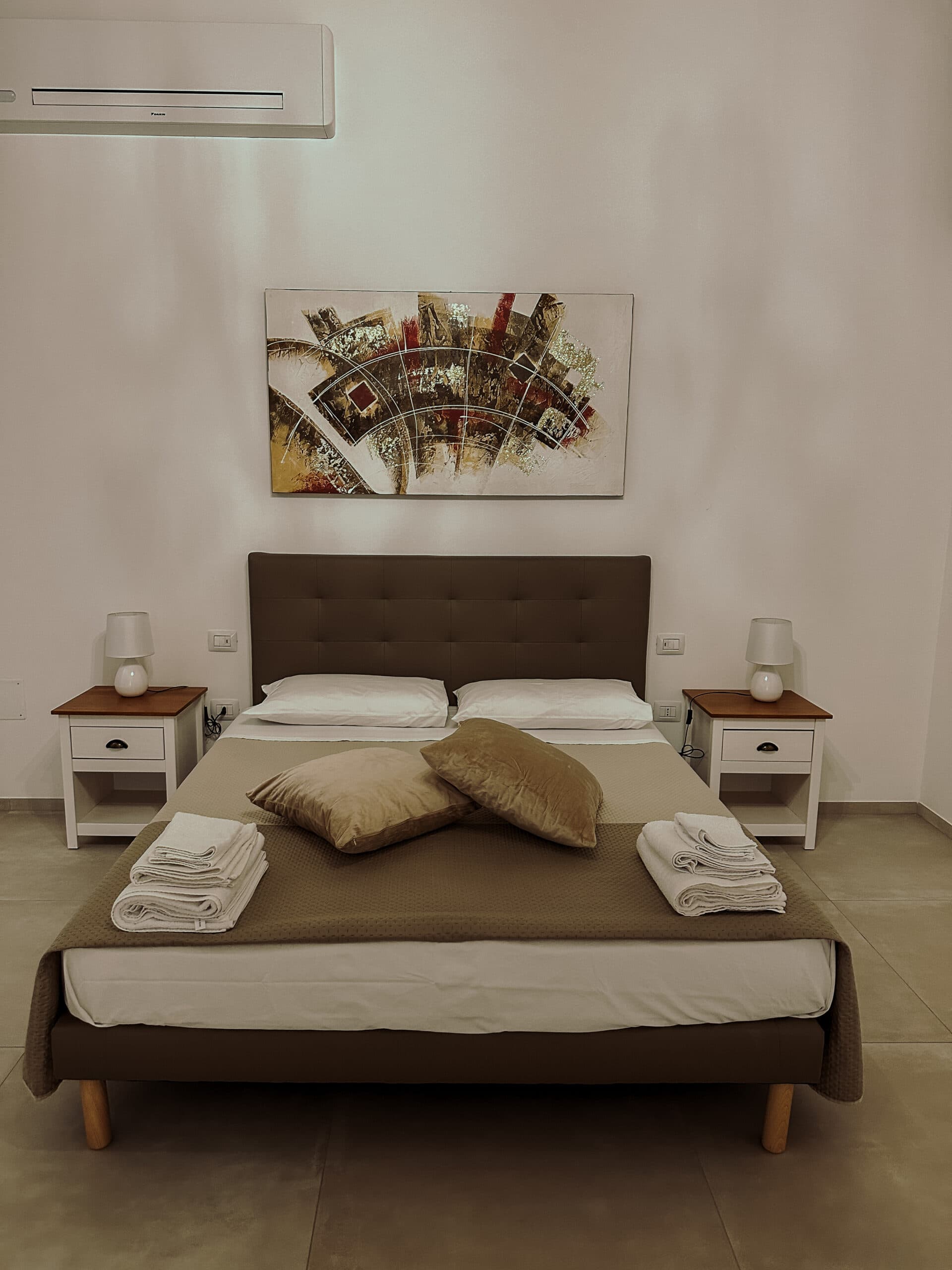 Letto matrimoniale con biancheria fresca, Soffio Del Salento